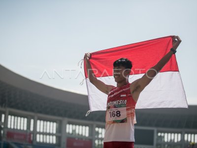 MEDALI EMAS LARI 100 METER PUTRA APG 2022