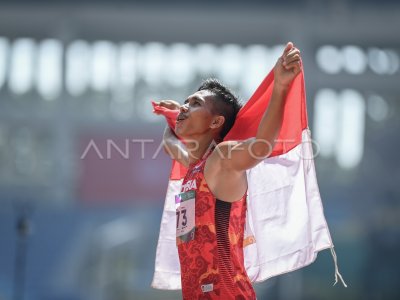MEDALI EMAS LARI 100 METER PUTRA APG 2022