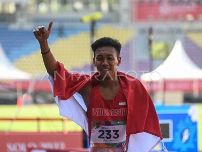 MEDALI EMAS LARI 100 METER PUTRA APG 2022