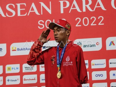MEDALI EMAS LARI 100 METER PUTRA APG 2022