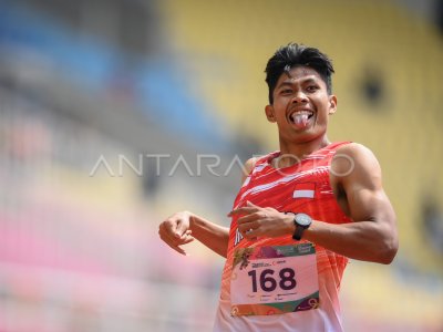 MEDALI EMAS LARI 200 METER PUTRA T37 APG 2022