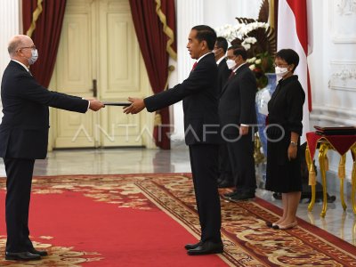 PRESIDEN JOKOWI MENERIMA SURAT KEPERCAYAAN DUBES LBBP