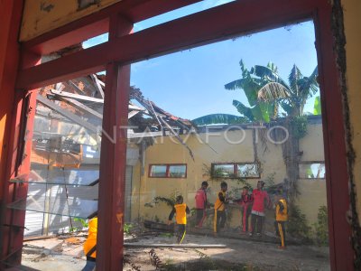 SEKOLAH RUSAK DI KUDUS | ANTARA Foto