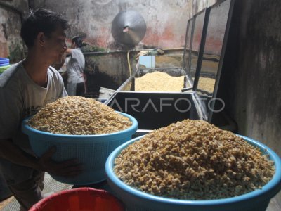 DAMPAK KENAIKAN HARGA KEDELAI IMPOR | ANTARA Foto