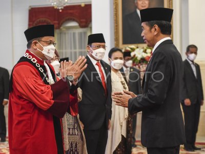 GUNTUR HAMZAH RESMI MENJADI HAKIM KONSTITUSI | ANTARA Foto