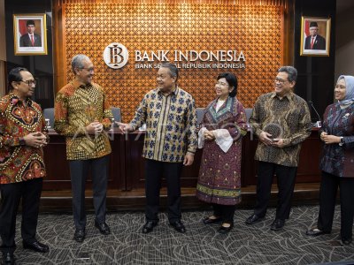 BANK INDONESIA NAIKAN SUKU BUNGA ACUAN | ANTARA Foto