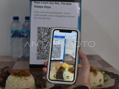 TRANSAKSI UANG ELEKTRONIK PADA 2023 | ANTARA Foto