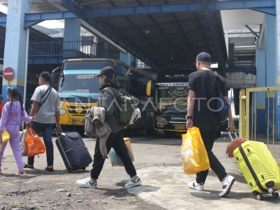 JUMLAH PENUMPANG BUS ANGKUTAN LEBARAN DI TERMINAL MALANG MENINGKAT ...