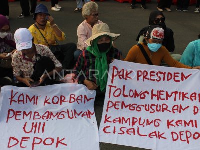 Aksi Kamisan tolak penggusuran warga