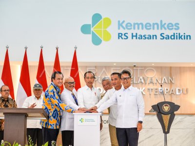 Peresmian pusat pelayanan kesehatan ibu dan anak