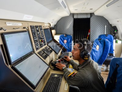 Fly the formation of the team of Cendrawasih in the framework of the UT TNI