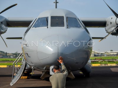 Fly the formation of the team of Cendrawasih in the framework of the UT TNI