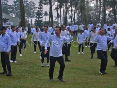 The head activity of the retreat participants in Akmil