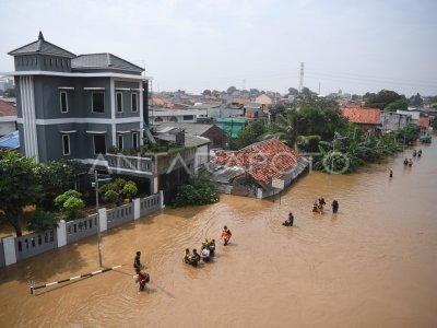 Flood soak Jakarta due to the River of Ciliwung