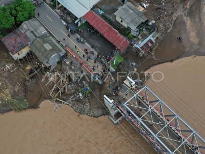 Amblas bridge due to the flood of the bandang in Sukabumi