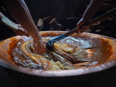 Betawi dodol production increased by Eid Fitri