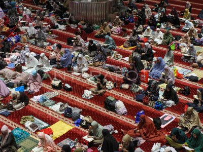 Iktikaf di masjid Istiqlal