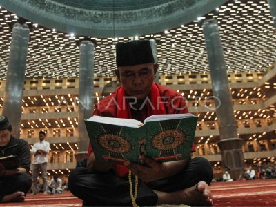 Iktikaf di masjid Istiqlal