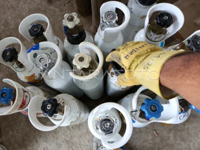 Refill oxygen tubes for medical needs