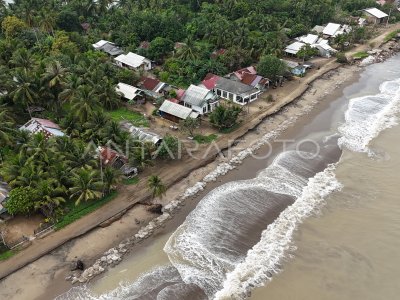 Abrasi pantai di Aceh Utara