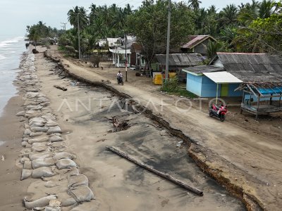 Abrasi pantai di Aceh Utara