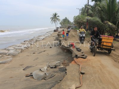 Abrasi pantai di Aceh Utara