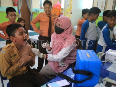 Bulan Imunisasi Anak Sekolah Madrasah di Aceh
