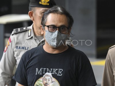 Kokoh Prio Utomo tiba di KPK usai terjaring OTT