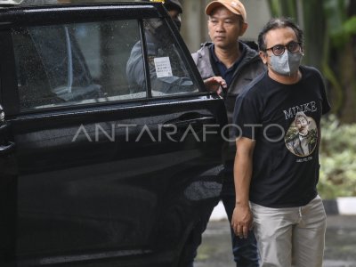 Kokoh Prio Utomo tiba di KPK usai terjaring OTT
