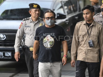 Kokoh Prio Utomo tiba di KPK usai terjaring OTT