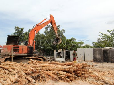 Proyek pembangunan tanggul sungai di Dumai