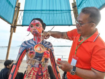Body painting art at the Sanur Village Festival