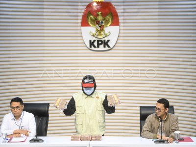 The Regent of Ponorogo, Sugiri Sancoko, has been detained by the Corruption Eradication Commission (KPK).