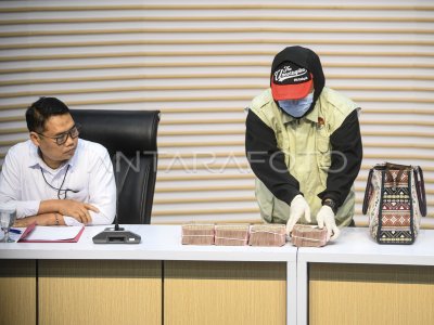 Regent of Ponorogo, Sugiri Sancoko, has been detained by the Corruption Eradication Commission (KPK).