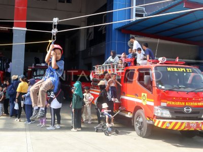 Edukasi pengenalan profesi damkar di Bogor