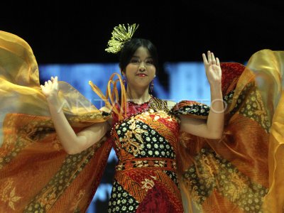 Urban fashion parade at MFW