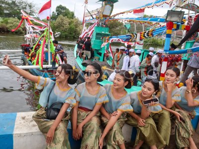 The Petik Laut festival of the Mandar Village community in Banyuwangi