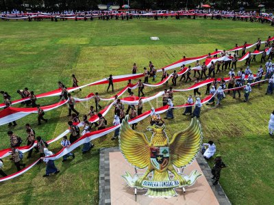 The Red and White Parade commemorates Heroes' Day in Semarang