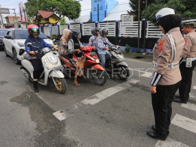 Mengheningkan cipta peringatan hari pahlawan di Aceh 
