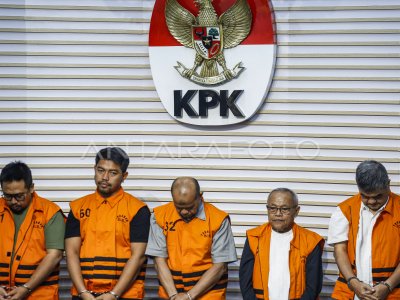 The detention of the suspect in the Situbondo National Economic Recovery (PEN) funds corruption case