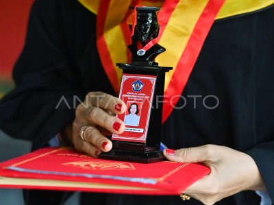 Wisuda sekolah lansia di Bali