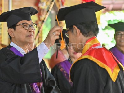 Wisuda sekolah lansia di Bali