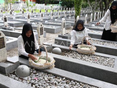 Ziarah makam pahlawan kemerdekaan