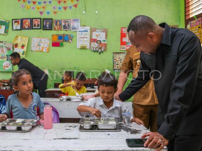 Anggota DPR monitoring MBG di Manokwari