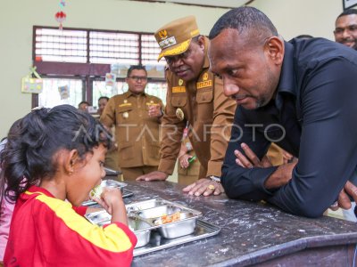 Anggota DPR monitoring MBG di Manokwari