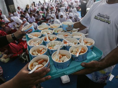 Gerakan gemar makan ikan untuk pelajar di Semarang