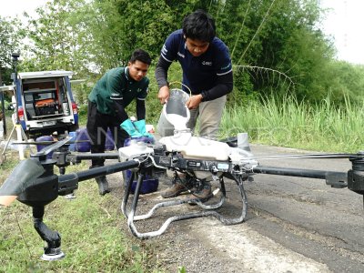 Spraying services utilizing drones