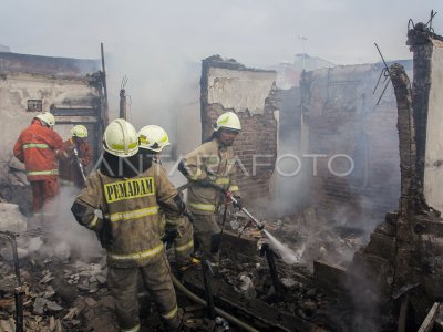 Kebakaran permukiman padat penduduk di Tambora
