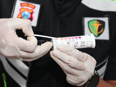 Uji kualitas makanan menu MBG di Surabaya