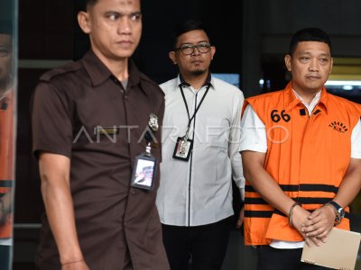 Pemeriksaan tersangka Irvian Bobby Mahendro